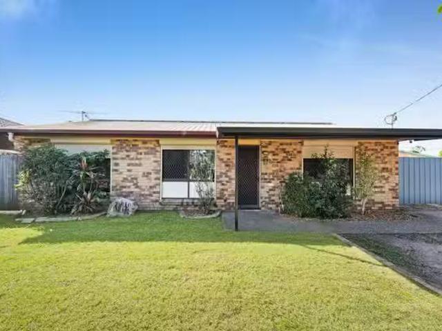 Just in! 4 BR 15 Whiteman Street, CRESTMEAD, QLD 4132 House.