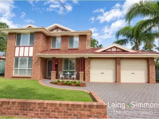 Deal! 4 BR 15 Mac Kenzie Ave, Glenmore Park House for rent Li.