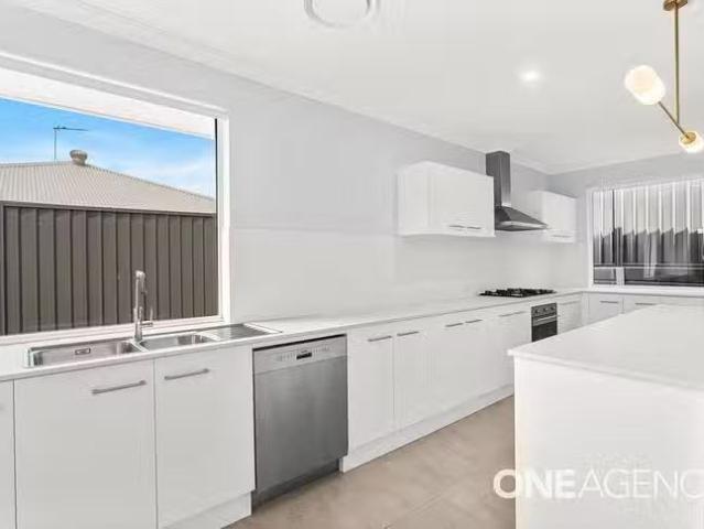 Cozy 4 BR 15 Red Cottonwood Road, Huntley, NSW 2530