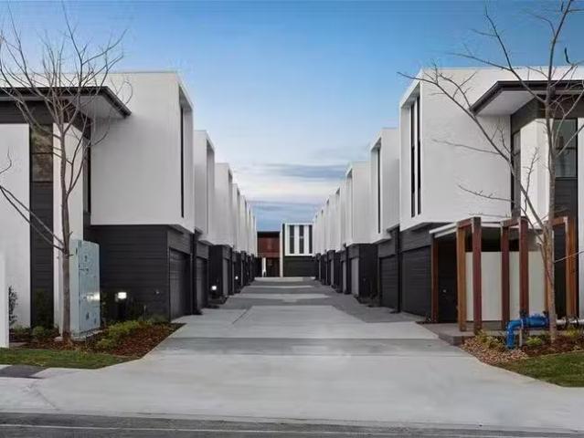 Rental! 4 BR 16/188 Meadowlands Road, Carina, QLD 4152