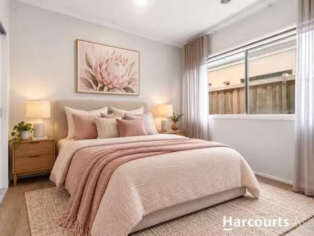 Unique 4 BR 16 Kiwi Crescent, Cranbourne South, VIC 3977 Hou.