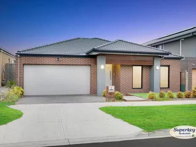 Charming 4 BR 16 Origin Drive, Tarneit, VIC 3029