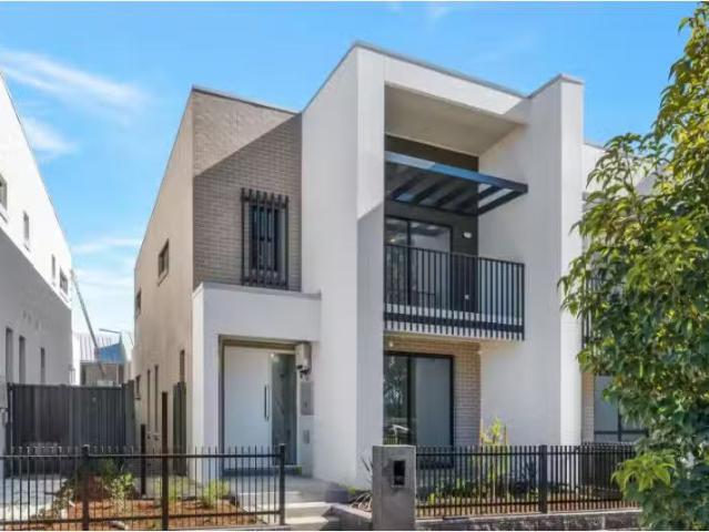 Rental! 4 BR 177 Central Avenue, Oran Park Townhouse for rent.
