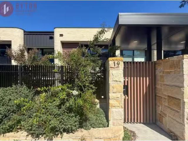 Nice 4 BR 19/130 Archer Street, Roseville Townhouse for rent.