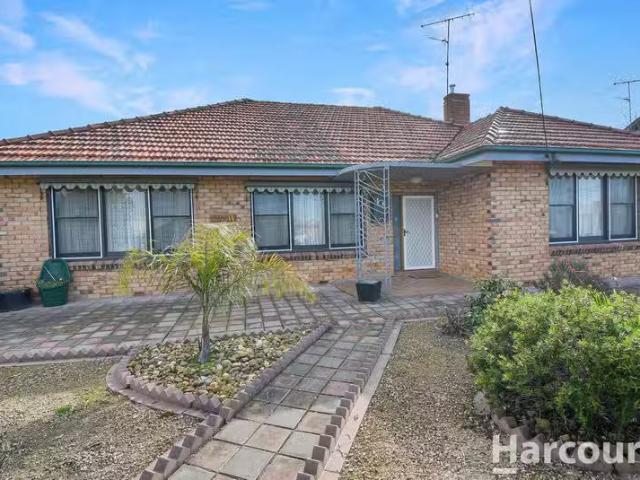 Unique 4 BR 19 Young Street, HORSHAM, VIC 3400 House for Rent
