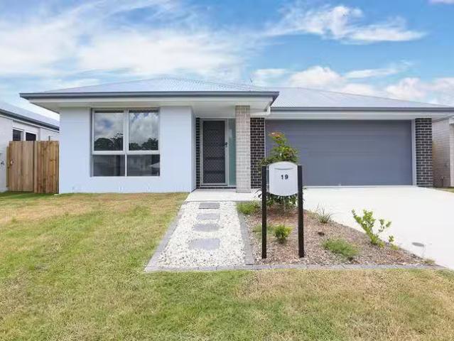 Cozy 4 BR 19 Bluebell Street, Joyner, QLD 4500