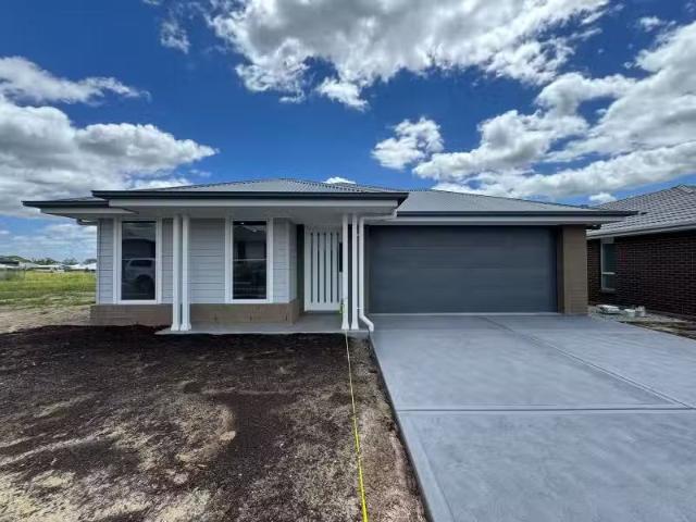 Just in! 4 BR 19 Linden Street, Lochinvar House for rent List.