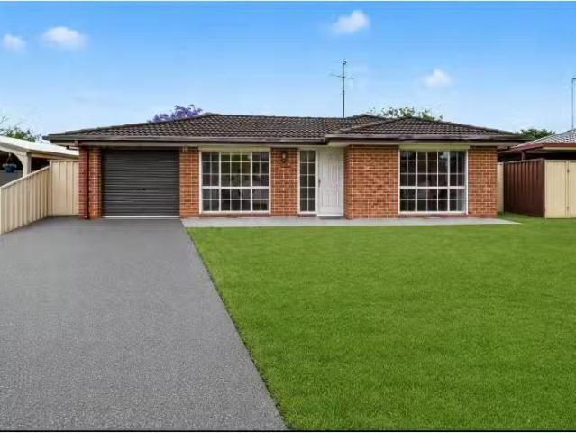 Cozy 4 BR 23 Watkins Crescent, Currans Hill House for rent Li.
