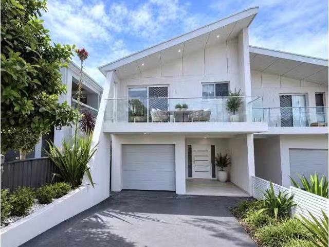Unique 4 BR 23 Simmat Avenue, Condell Park Townhouse for rent.