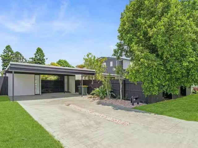 Just in! 4 BR 21 Greggor Street, WYNNUM WEST, QLD 4178 House.