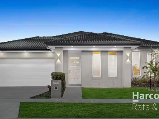 Charming 4 BR 22 Laurina Street, Kalkallo, VIC 3064 House fo.