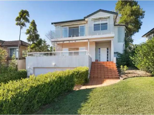 Charming 4 BR 22 Mirral Road, Caringbah South House for rent.