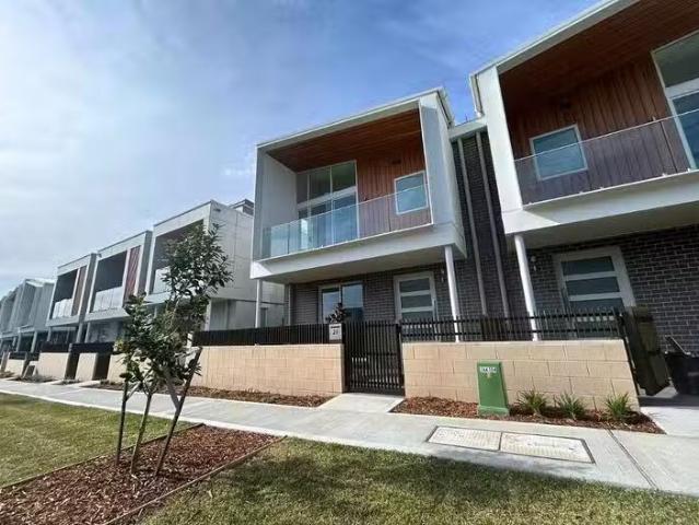 Cozy 4 BR 27 Wharf Parade, Shell Cove, NSW 2529