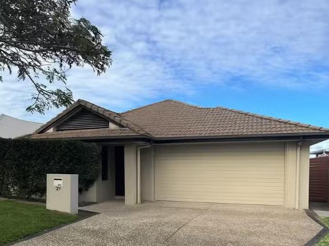 For Rent! 4 BR 27 Demby Crescent, WAKERLEY, QLD 4154 House f.