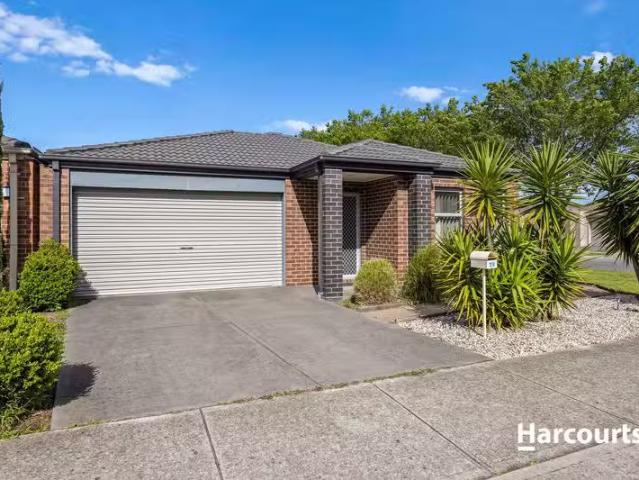 Rental! 4 BR 24 Devine Drive, Pakenham, VIC 3810 House for R.