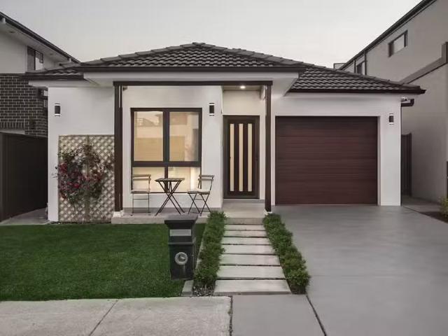 Unique 4 BR 24 Flusky Street, Denham Court House for rent Lis.