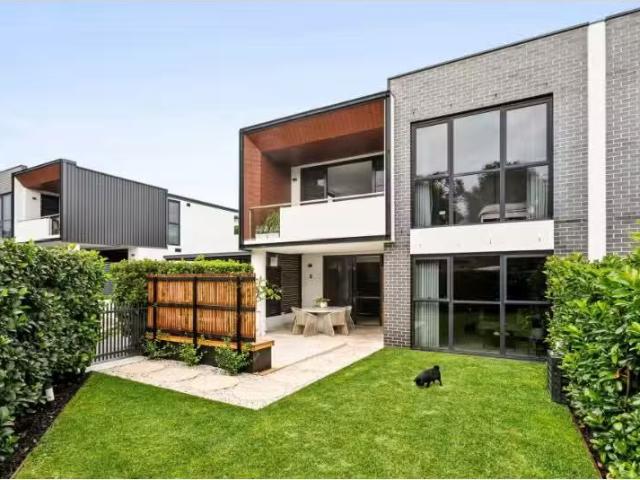 New 4 BR 2/5 7 Mac Pherson Street, Warriewood Townhouse for re.