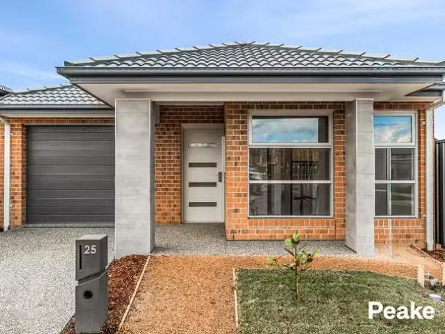 For Rent! 4 BR 25 Bastille Street, Berwick, VIC 3806