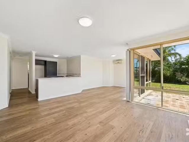 Cheap 4 BR 25 Sellafield Bend, Waikiki, WA 6169