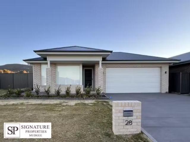 Unique 4 BR 28 Dunnachie Street, MUDGEE House for rent Listed.