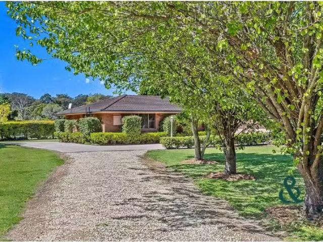 Cozy 4 BR 2900 Nelson Bay Rd, Salt Ash House for rent Listed.