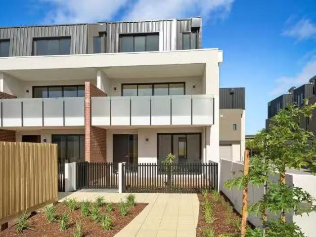New 4 BR 29 Mccaffery Place, MORDIALLOC, VIC 3195 Townhouse.