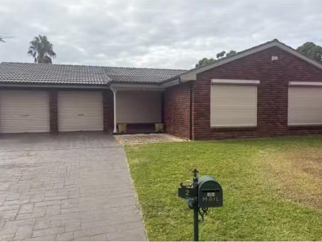 Nice 4 BR 2 O'Shea Close, Edensor Park House for rent Listed.
