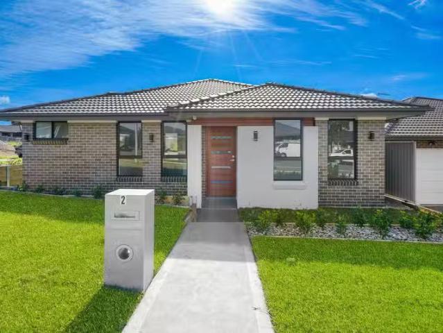 Rental! 4 BR 2 Evans Street, Thirlmere, NSW 2572 House for R.