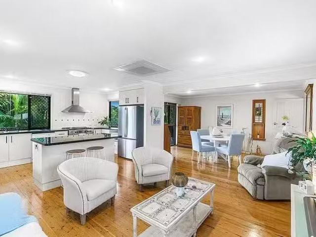 Charming 4 BR 2 Kooringa Avenue, Cleveland, QLD 4163