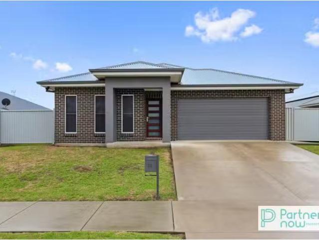 Cozy 4 BR 33 Gordon Street, TAMWORTH House for rent Listed by.