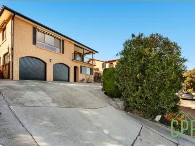 Unique 4 BR 30 Coningham Street, Gowrie House for rent Listed.