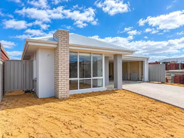 For Rent! 4 BR 31 Mosman Parkway, GOLDEN BAY, WA 6174 House.