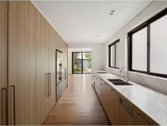 Nice 4 BR 31 Nobbs Street, Surry Hills Townhouse for rent Lis.
