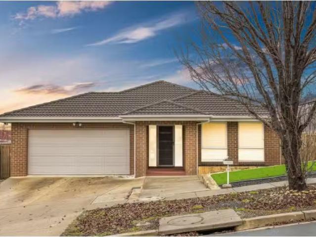 Unique 4 BR 32 Ben Blakeney Street, Bonner House for rent Lis.