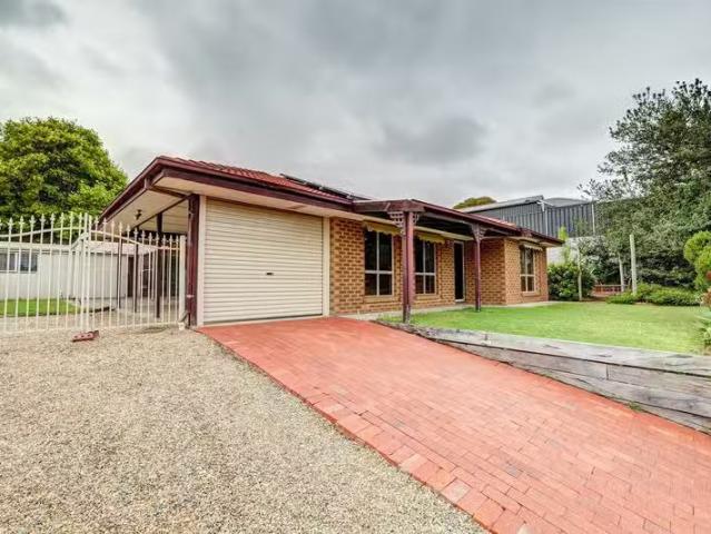 Charming 4 BR 32 Berrima Road, Sheidow Park, SA 5158 House f.
