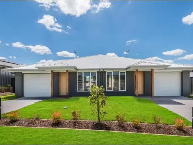 Cozy 4 BR 32a Mapplewell Circuit, Farley Townhouse for rent L.