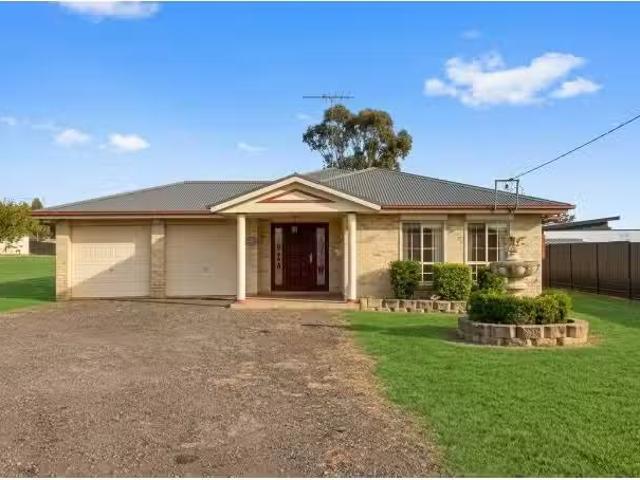 Charming 4 BR 332 338 Caddens Road, CLAREMONT MEADOWS House fo.