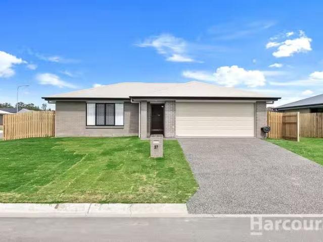 Cozy 4 BR 37 Girraween Way, ELI WATERS, QLD 4655 House for R.