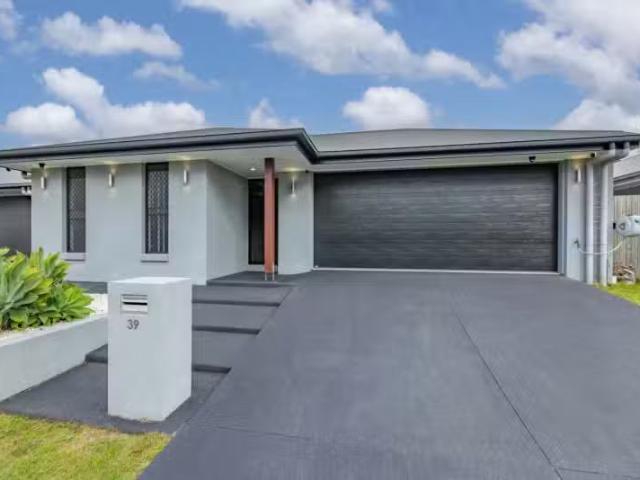 Rental! 4 BR 39 Angelica Street, CABOOLTURE, QLD 4510 House.