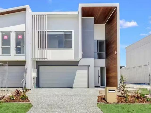 Deal! 4 BR 39 Apollo Street, Newport, QLD 4020