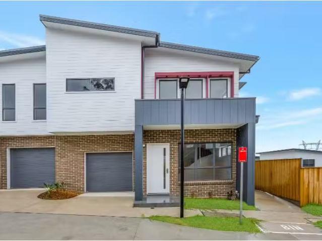 Cozy 4 BR 3 Blantyre Glade, RIVERSTONE House for rent Listed.