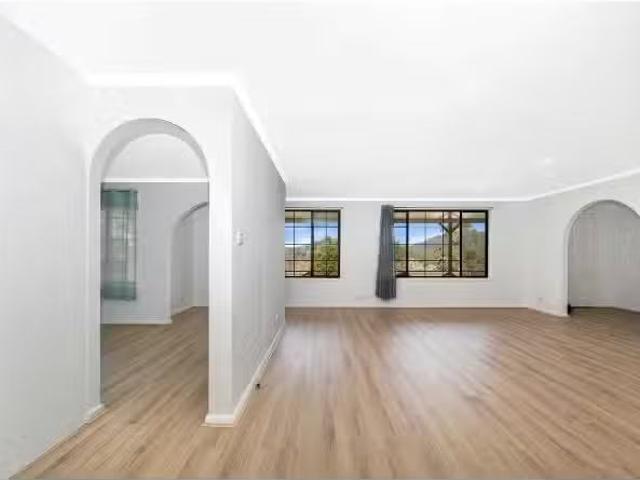 Cheap 4 BR 3 Boulder Crescent, Narara House for rent Listed b.