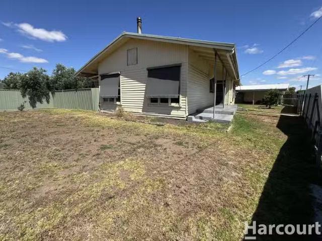 Cheap 4 BR 3 Ivy Street, HORSHAM, VIC 3400 House for Rent