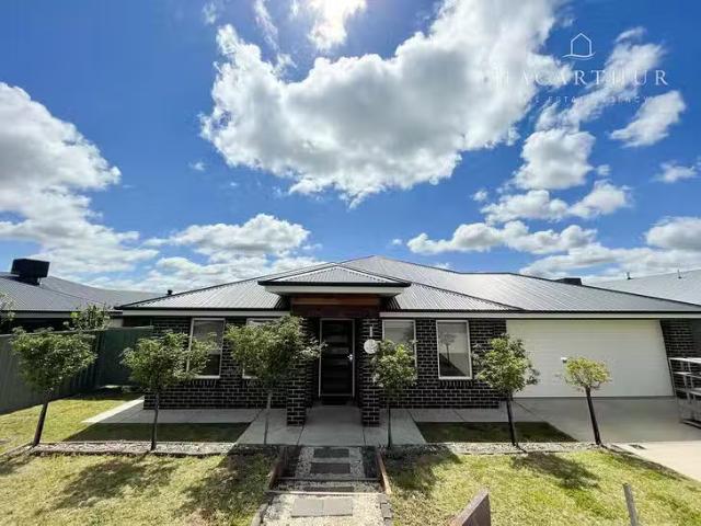 Rental! 4 BR 3 Wollemi Street, Forest Hill, NSW 2651