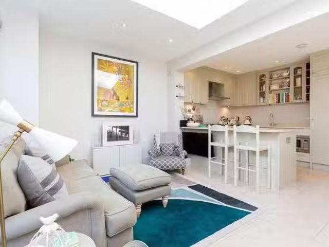 Charming 4 BR Mayford Road