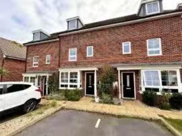 Deal! 4 BR Property & Houses to Rent: Barton Row, Hook, Hampsh.