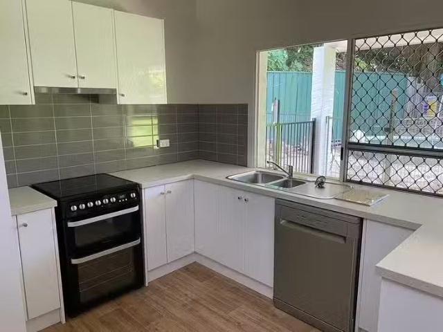 Cheap 4 Fay Close, Brinsmead, QLD 4870