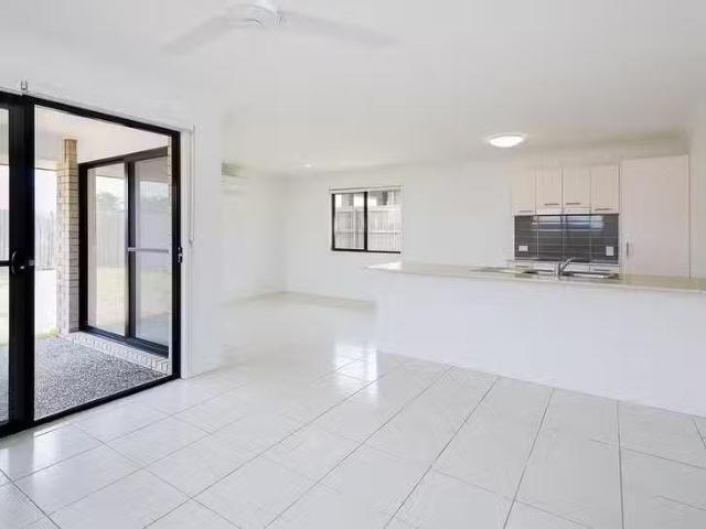For Rent! 4 Ferngrove Street, Pimpama, QLD 4209