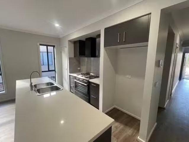 Deal! 4 Fulham Circuit, Bacchus Marsh, VIC 3340