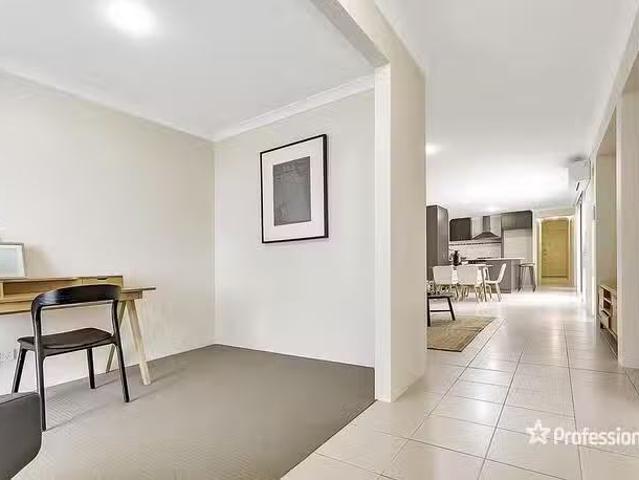 Cheap 4 Kimba Pass, Ellenbrook, WA 6069